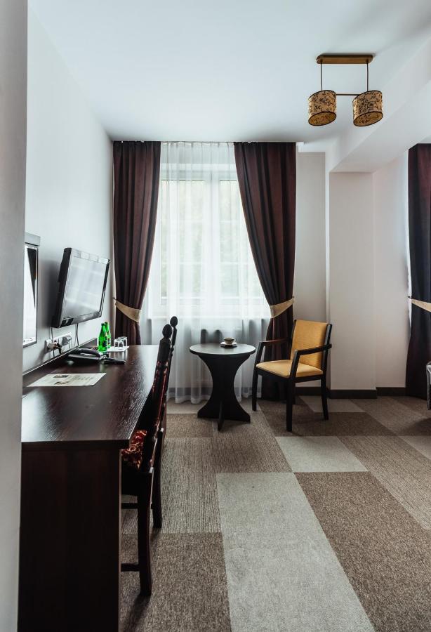 Dwor Dwikozy Hotel Exterior foto