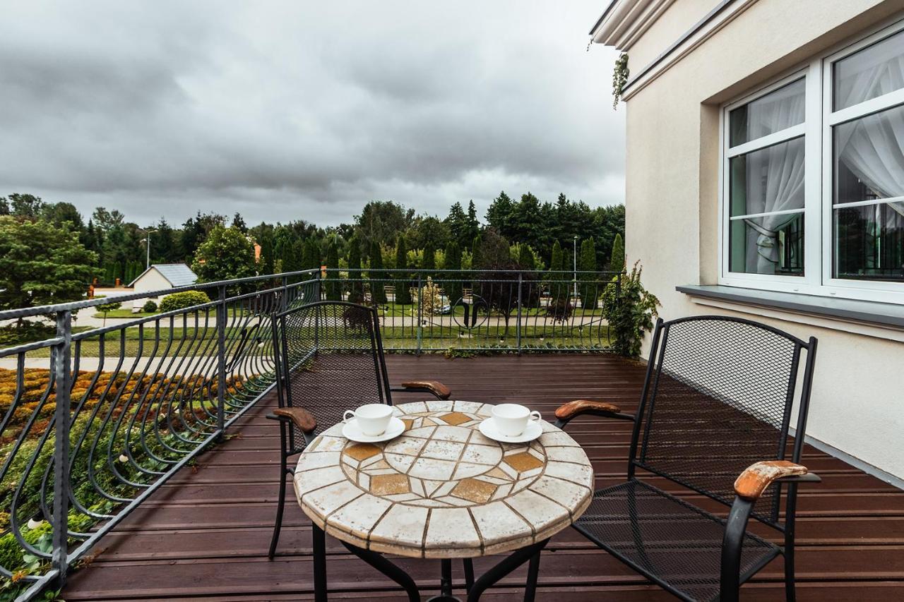 Dwor Dwikozy Hotel Exterior foto