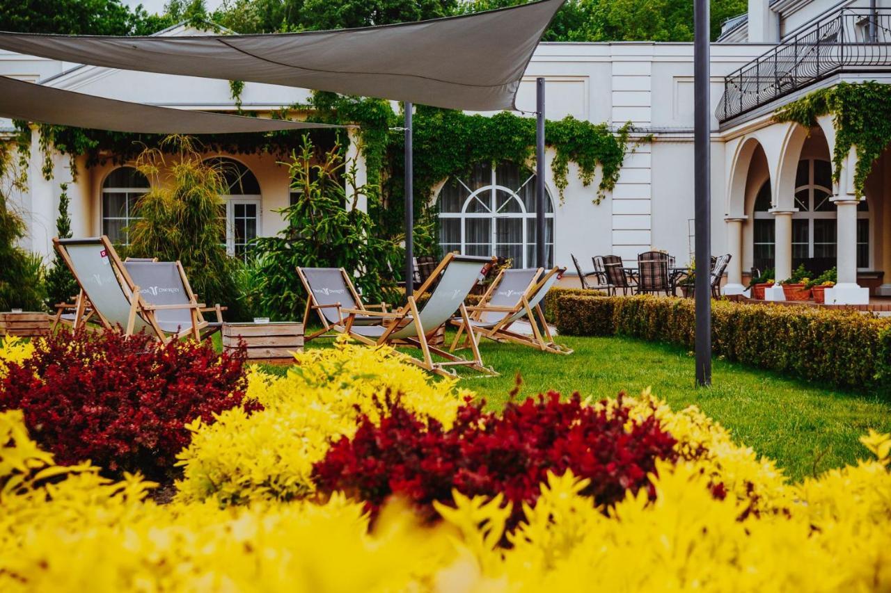 Dwor Dwikozy Hotel Exterior foto