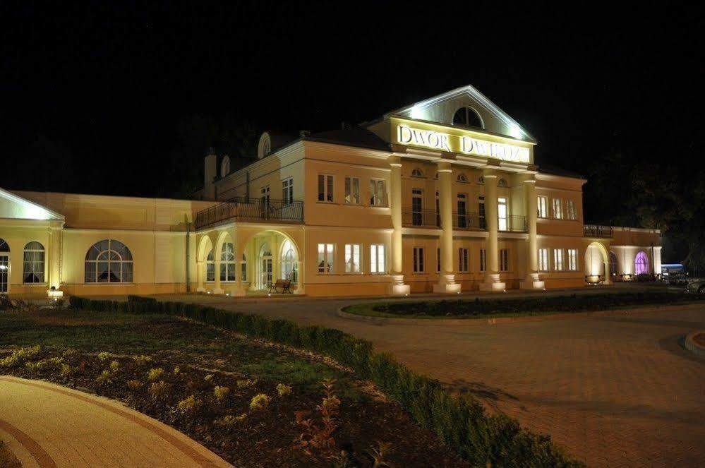 Dwor Dwikozy Hotel Exterior foto
