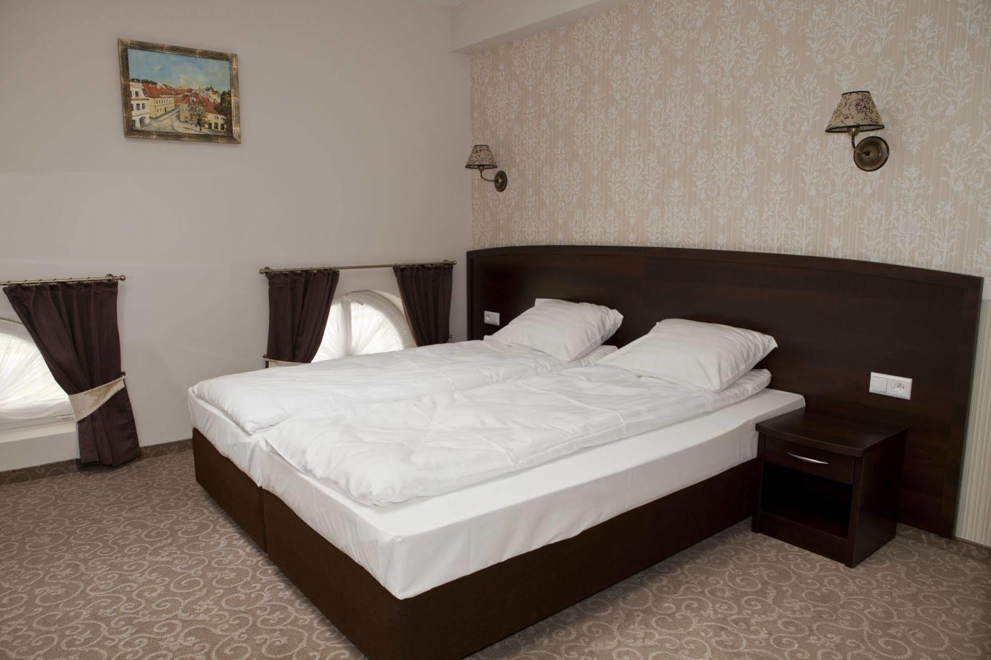 Dwor Dwikozy Hotel Exterior foto